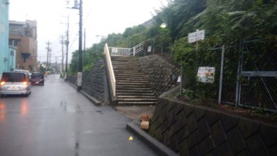 中央道日野(下り)バス停入口