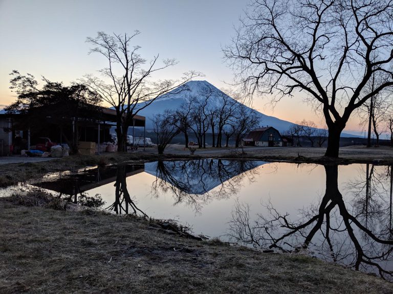 日の出前の逆さ富士(小池)