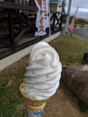 牛乳ソフトクリーム(350円)