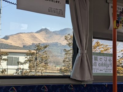 バスから見える高座山