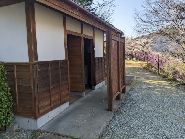 大神社の南のトイレ