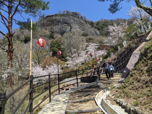岩殿山 強瀬登山口～丸山公園 桜と提灯と岩殿山