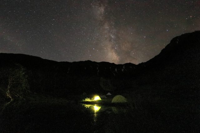 白根御池 湖畔テント場の夜 天の川