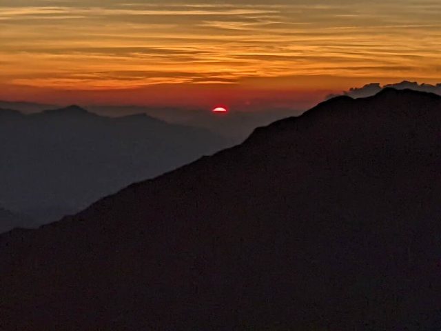 北岳肩の小屋から見る日没