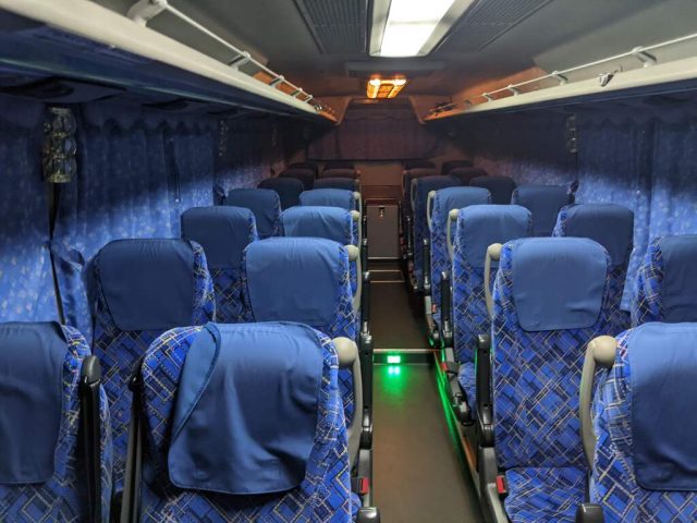 中山観光バス 中型バス車内