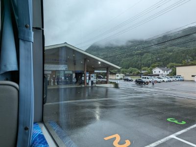新島々駅発(雨)