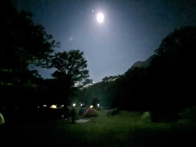徳沢キャンプ場の朝(上高地側)