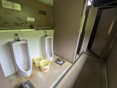 太郎平キャンプ場のトイレ内部