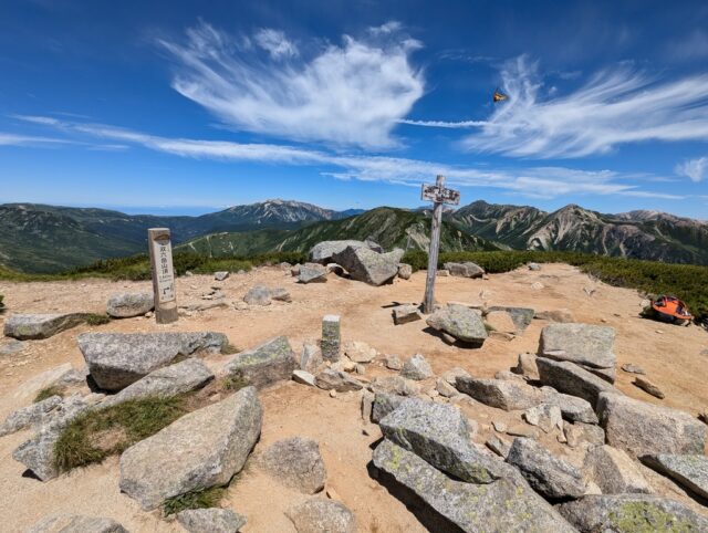 双六岳山頂 標識・三角点