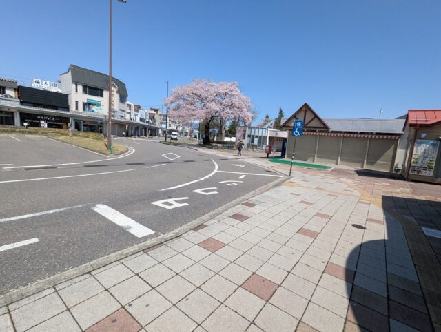 信濃大町駅前