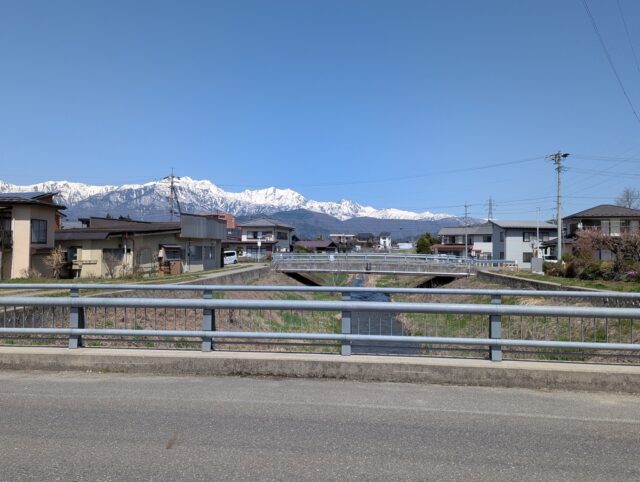 神栄町橋で農具川を渡る