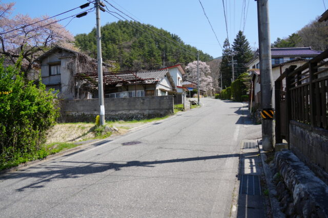 大町公園下の坂道