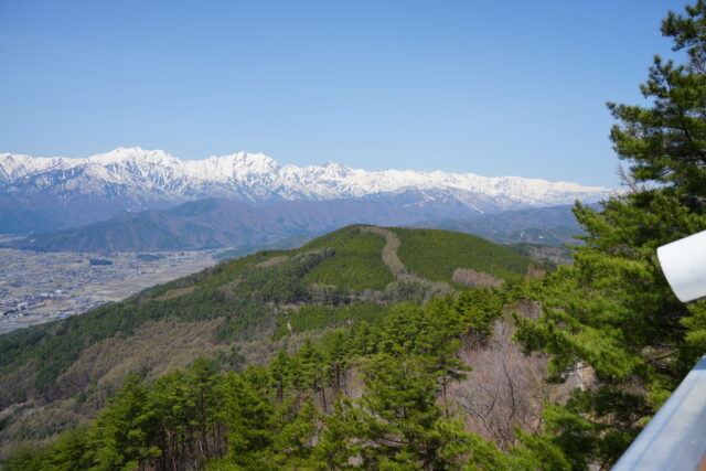 中央に五竜岳