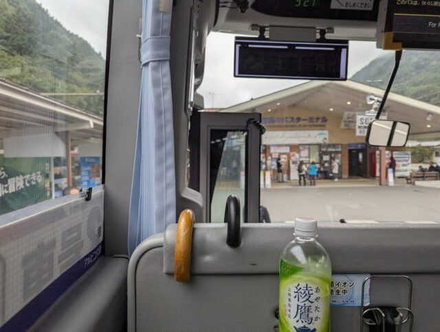 新島々駅 バス車内